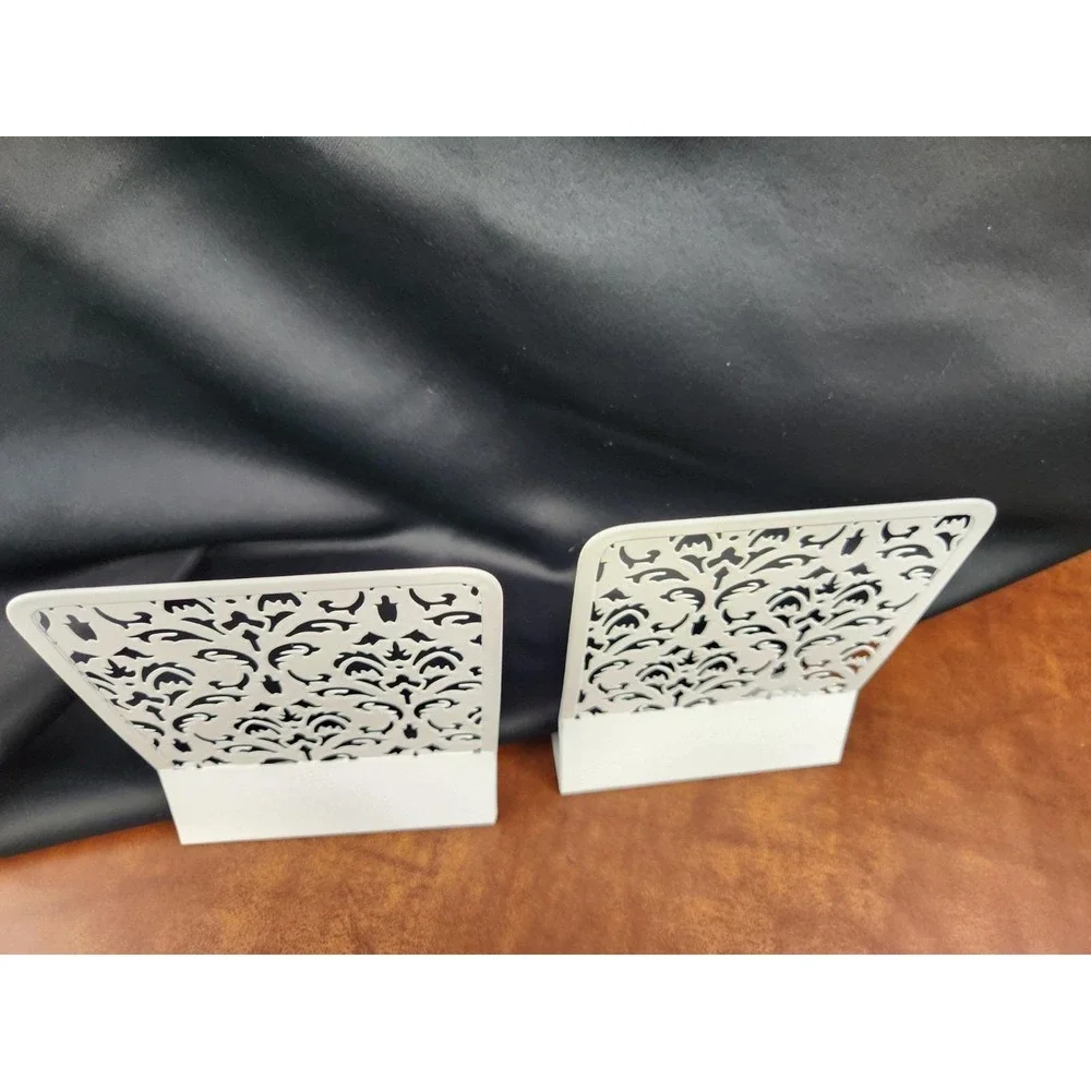 N/A metal bookends